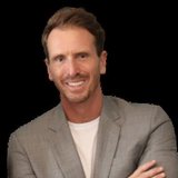 Porträt von Dr. Maximilian Kindler, Gründer und CEO von incaseof.law